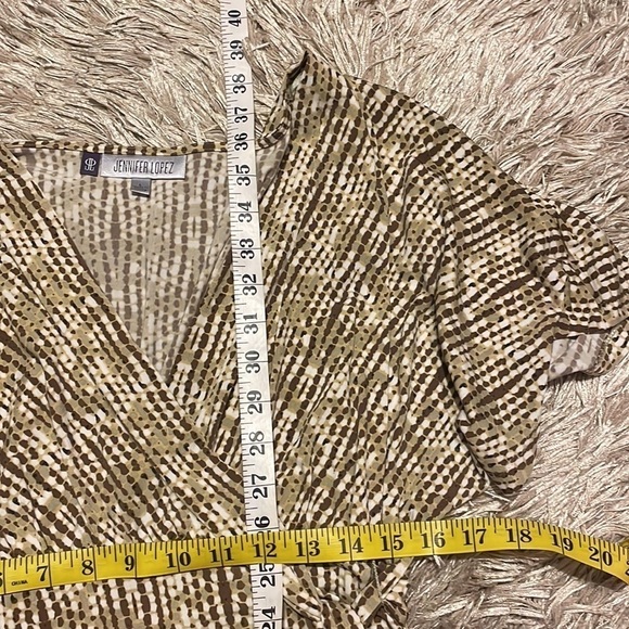 JENNIFER Lopez Short Sleeve V Neck Dress‎ - Picture 9 of 10